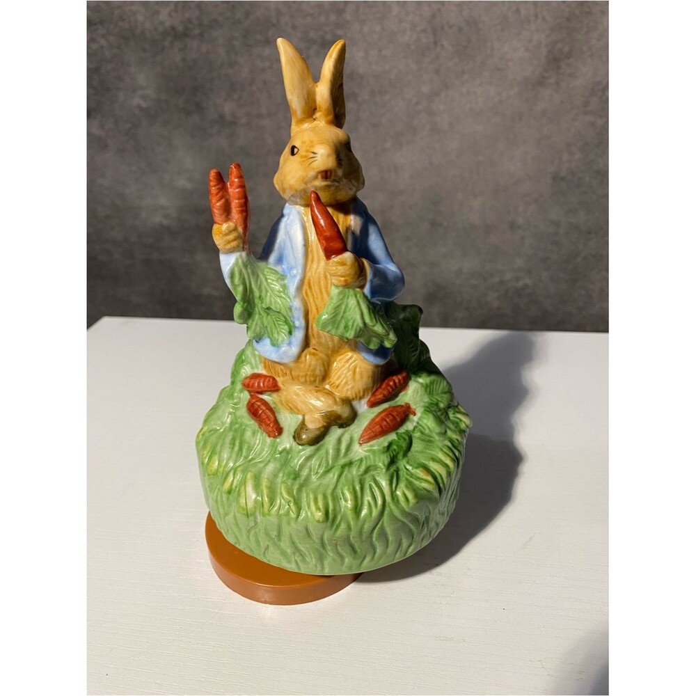 Vintage Beatrix Potter Peter Rabbit Ceramic Music Box Figurine Carrots 7.5"